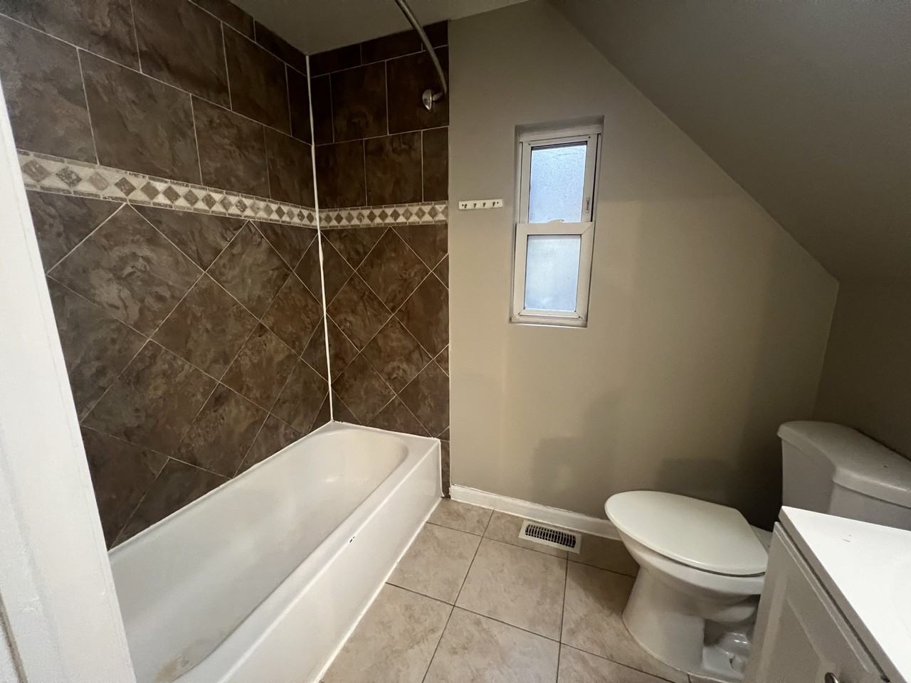 326 Fairbanks Ave #1 - Photo 7 of 19