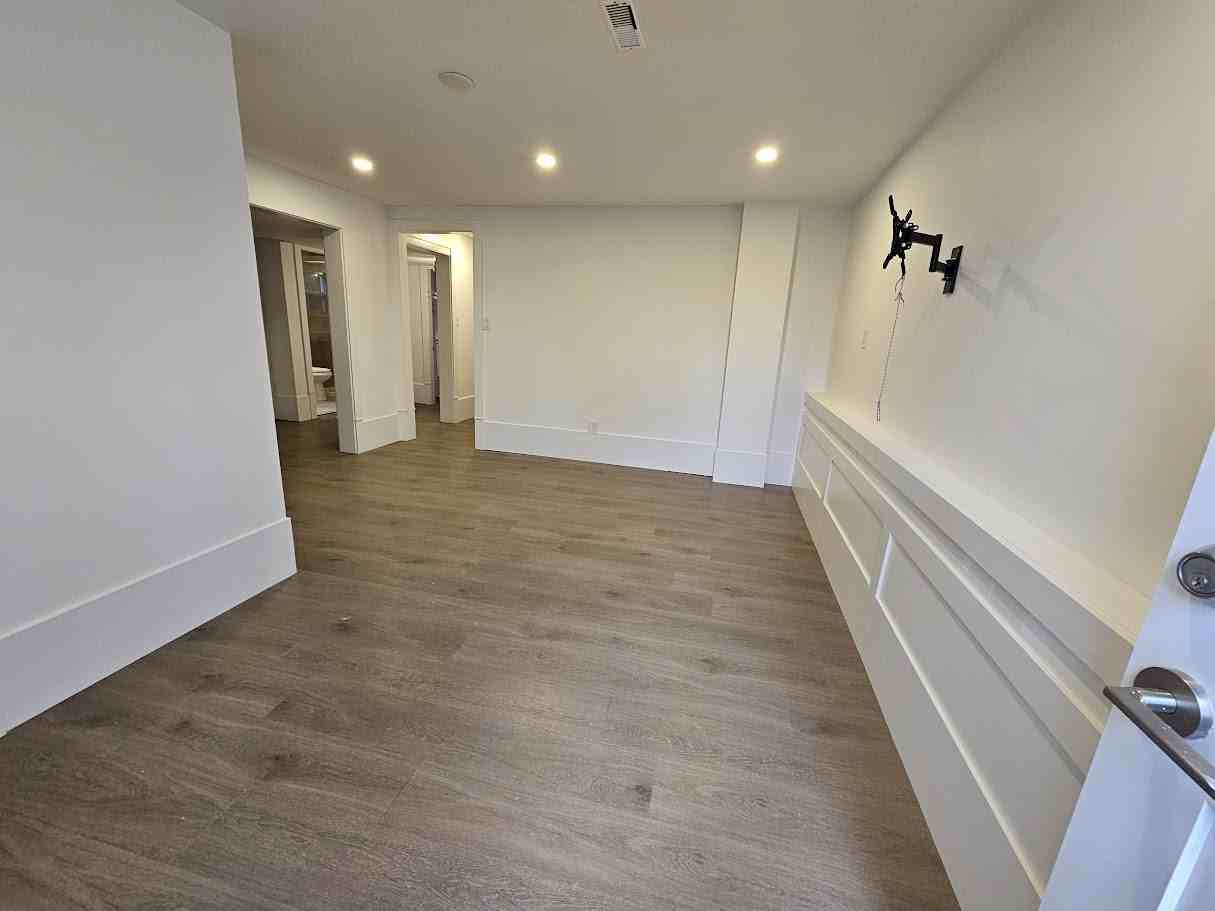 46330 Chilliwack Central Rd #B - Photo 3 of 17