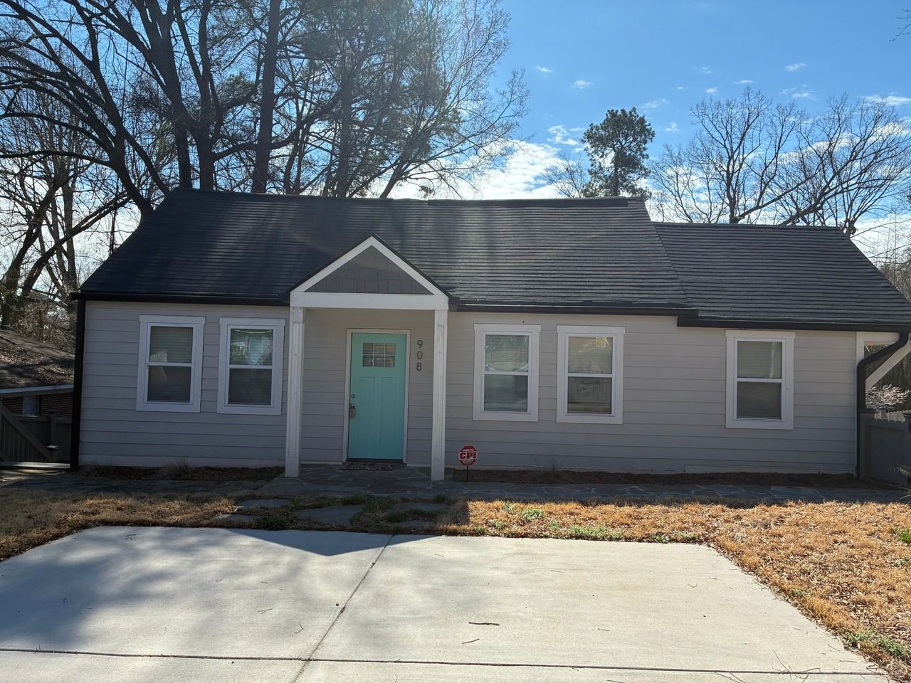 908 Fiske St - Photo 3 of 47