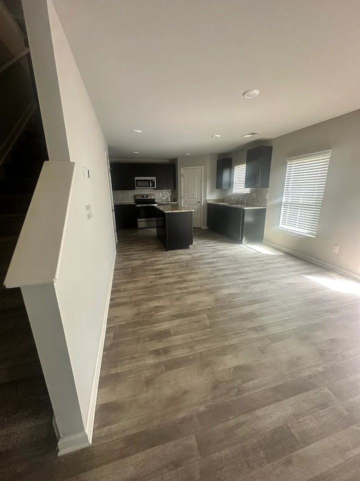 394 Toronto Cir - Photo 2 of 22