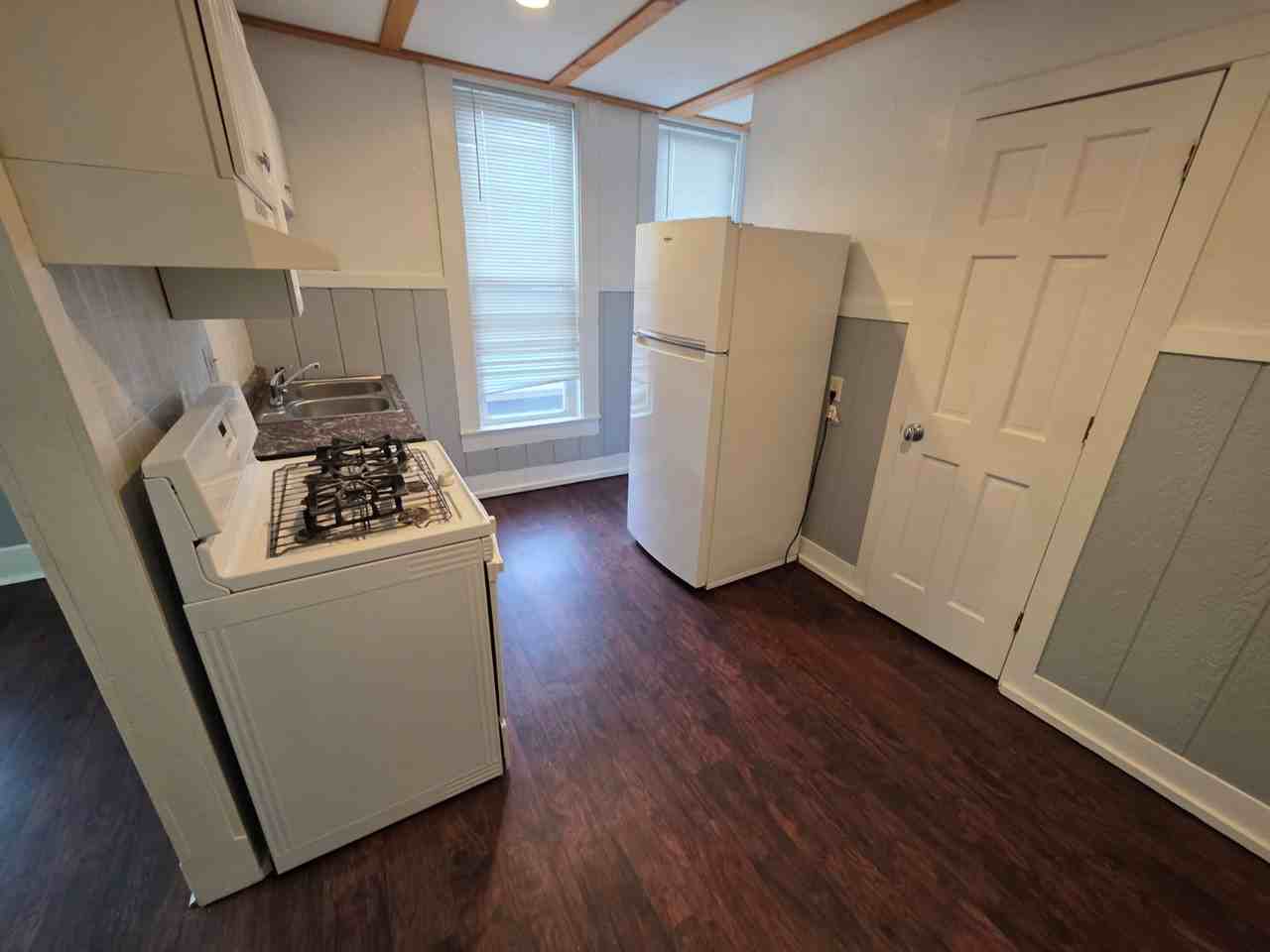 189 N Mulberry St #1 - Photo 3 of 5