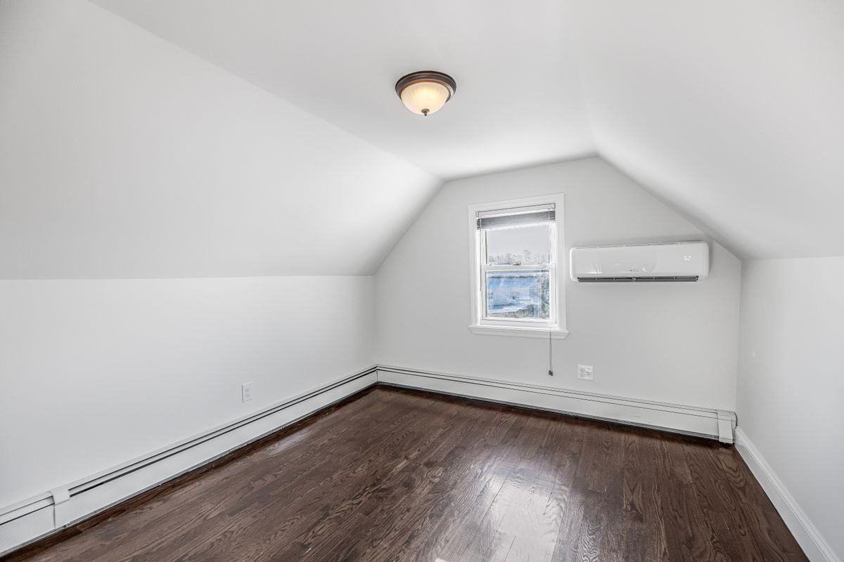 1837 Wallace Ave - Photo 3 of 18