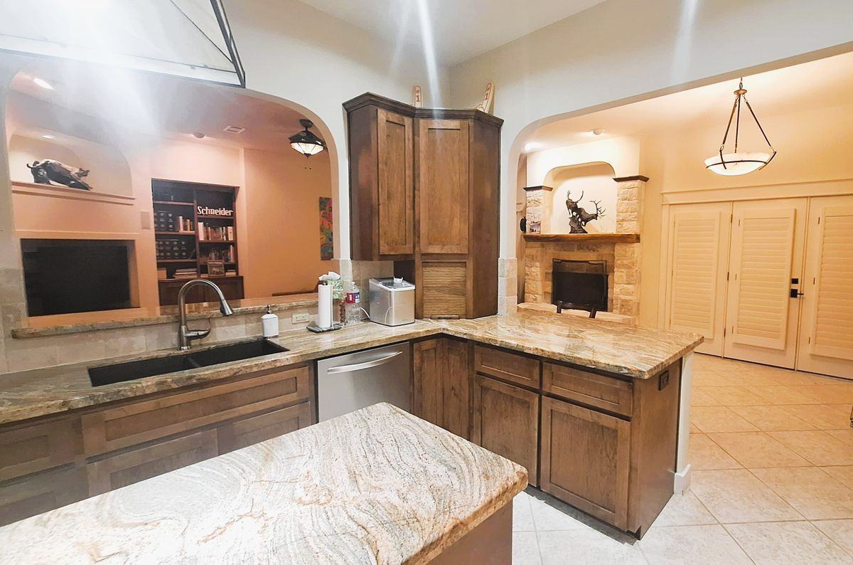 130 Squires Dr - Photo 6 of 25