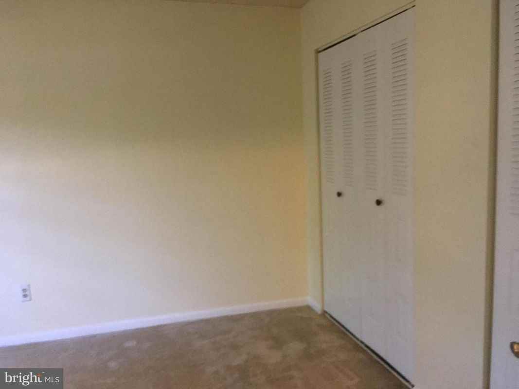 2410 Pond View Dr - Photo 3 of 9