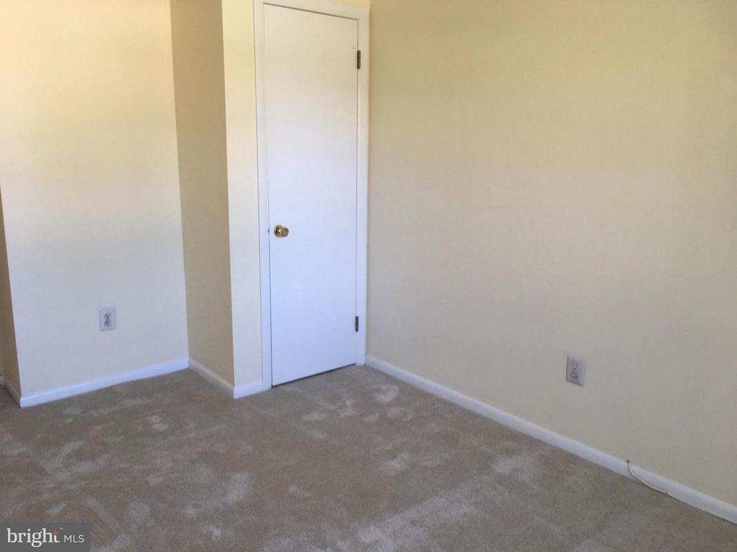 2410 Pond View Dr - Photo 4 of 9