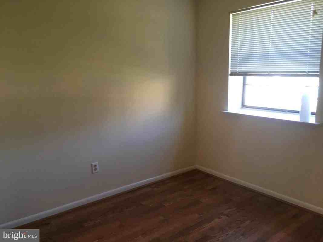 2410 Pond View Dr - Photo 6 of 9