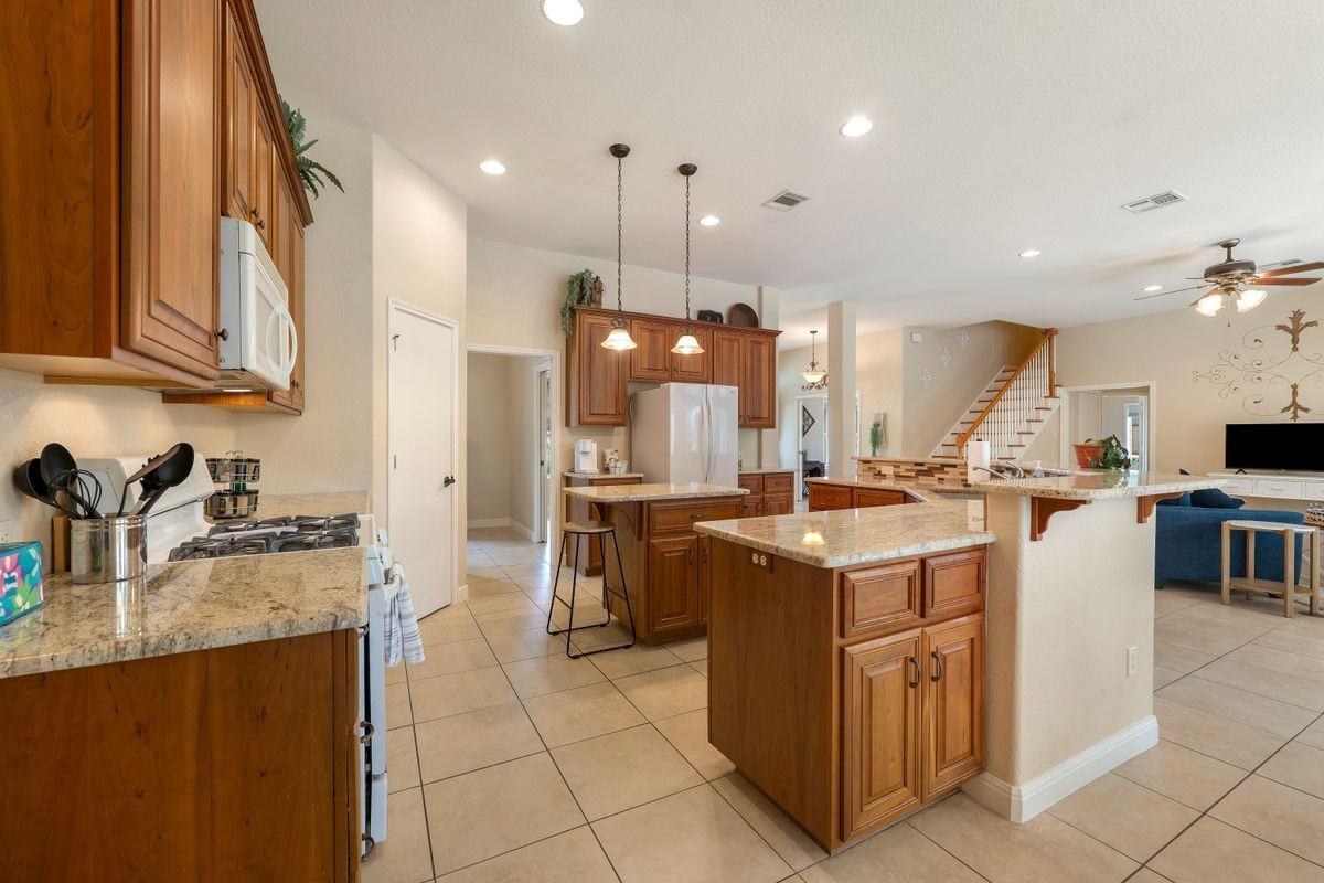 3701 Del Robles Dr - Photo 6 of 38