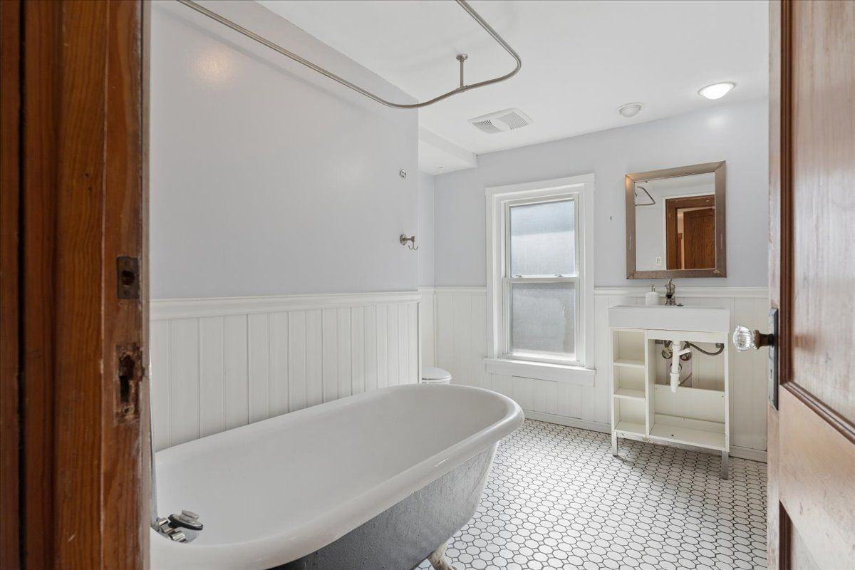 751 Holmes Rd - Photo 3 of 10