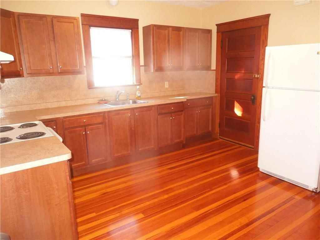 44 Gentian Ave - Photo 3 of 11