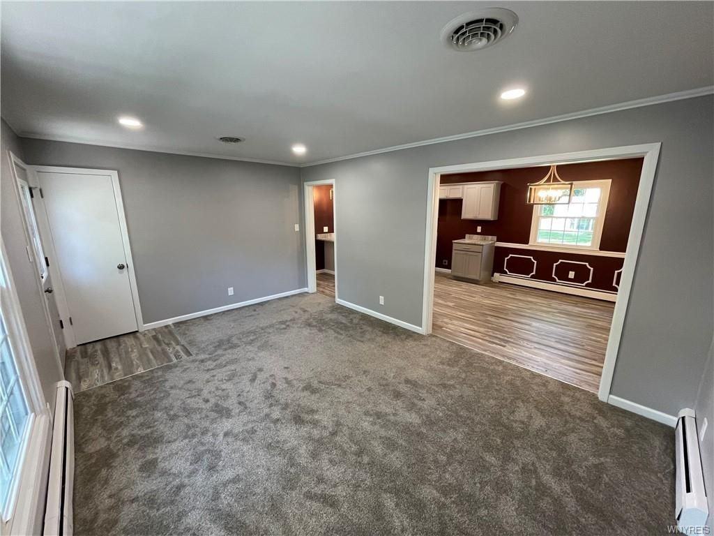 425 East Ln - Photo 4 of 14