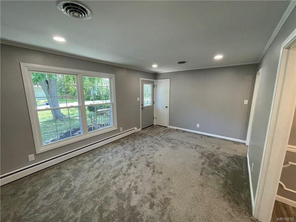 425 East Ln - Photo 5 of 14