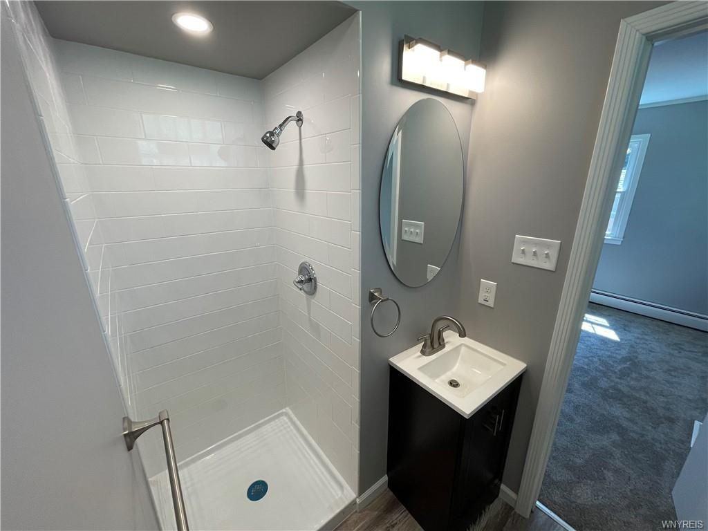 425 East Ln - Photo 7 of 14