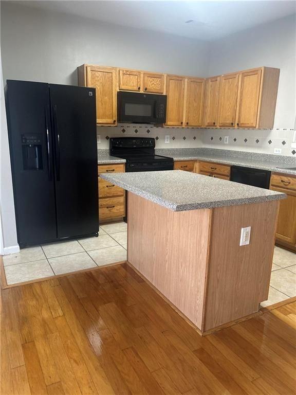 2762 Parkway Cv - Photo 2 of 8