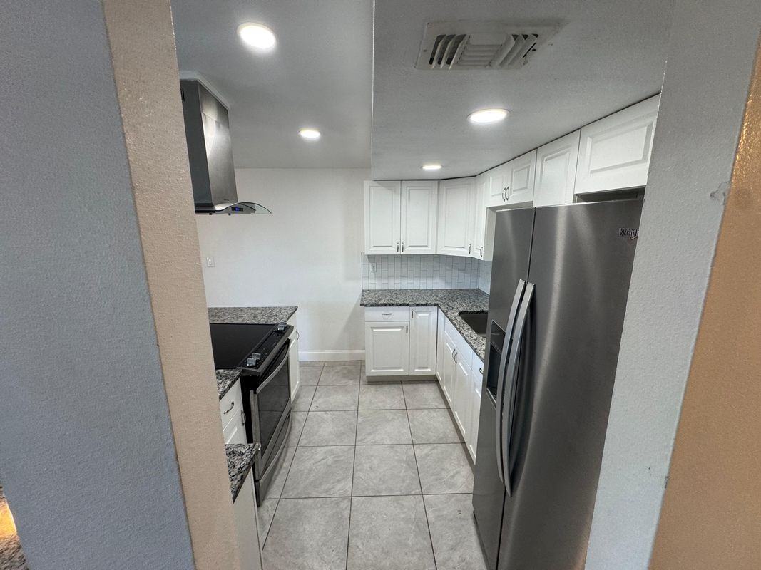 8715 N Hyaleah Rd - Photo 3 of 9