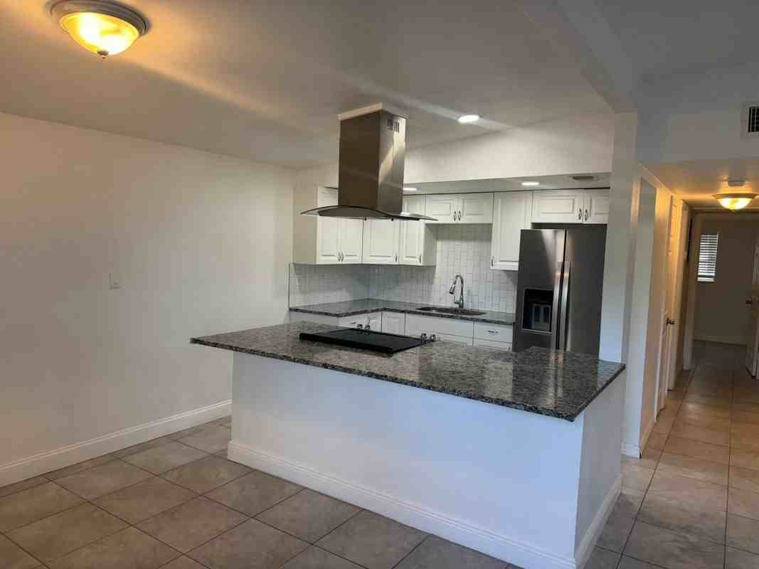 8715 N Hyaleah Rd - Photo 4 of 9