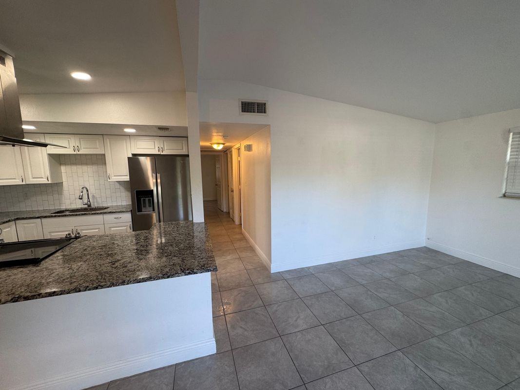 8715 N Hyaleah Rd - Photo 5 of 9