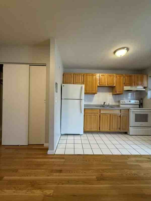 565 Hyde Park Ave - Photo 3 of 10