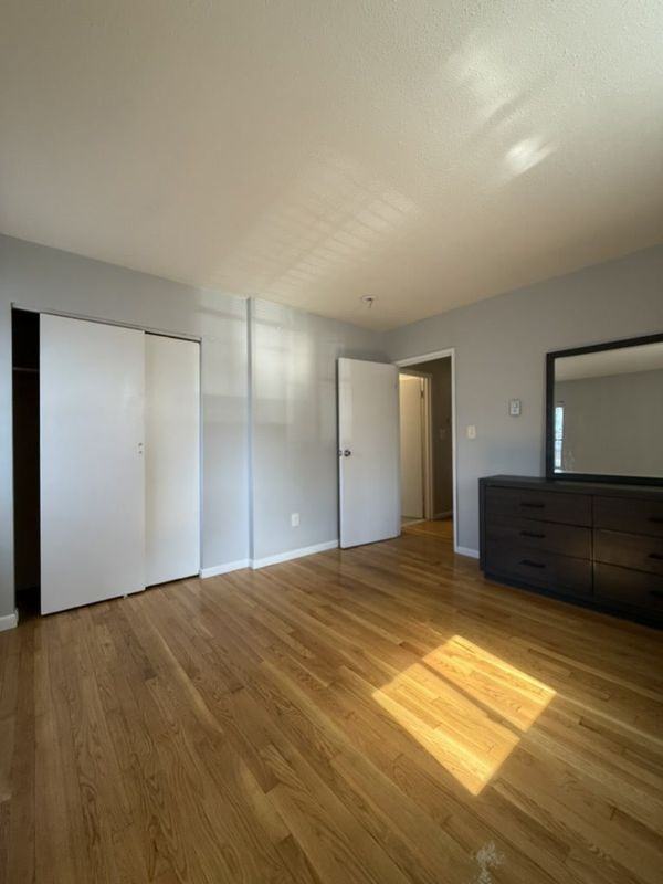 565 Hyde Park Ave - Photo 5 of 10