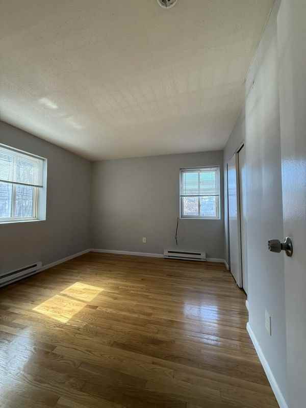 565 Hyde Park Ave - Photo 6 of 10