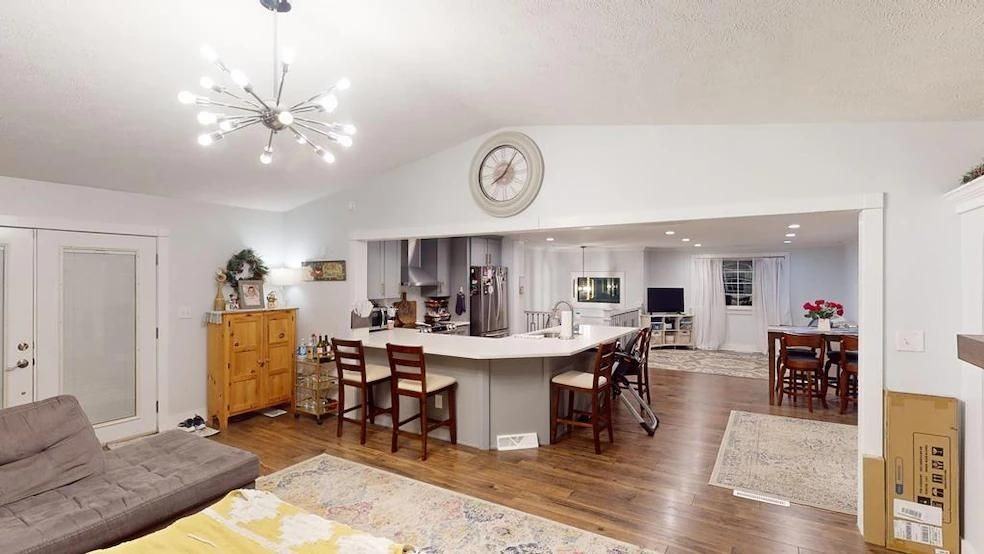 322 W Cardinal Ave - Photo 2 of 15