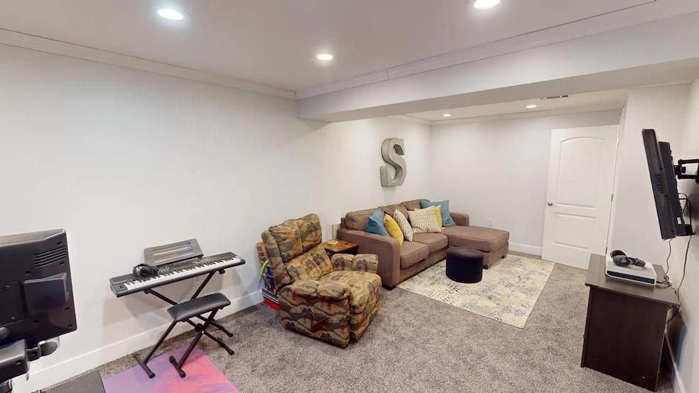 322 W Cardinal Ave - Photo 4 of 15