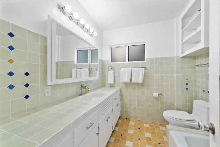 1570 Via Capri ##2 - Photo 3 of 20