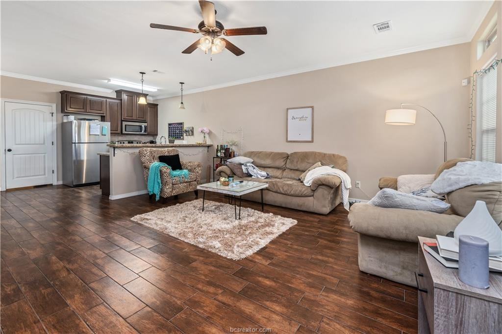 413 Ash St #411 - Photo 3 of 17