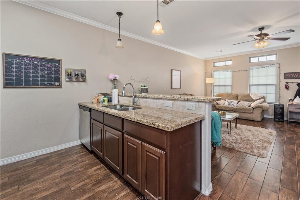 413 Ash St #411 - Photo 5 of 17