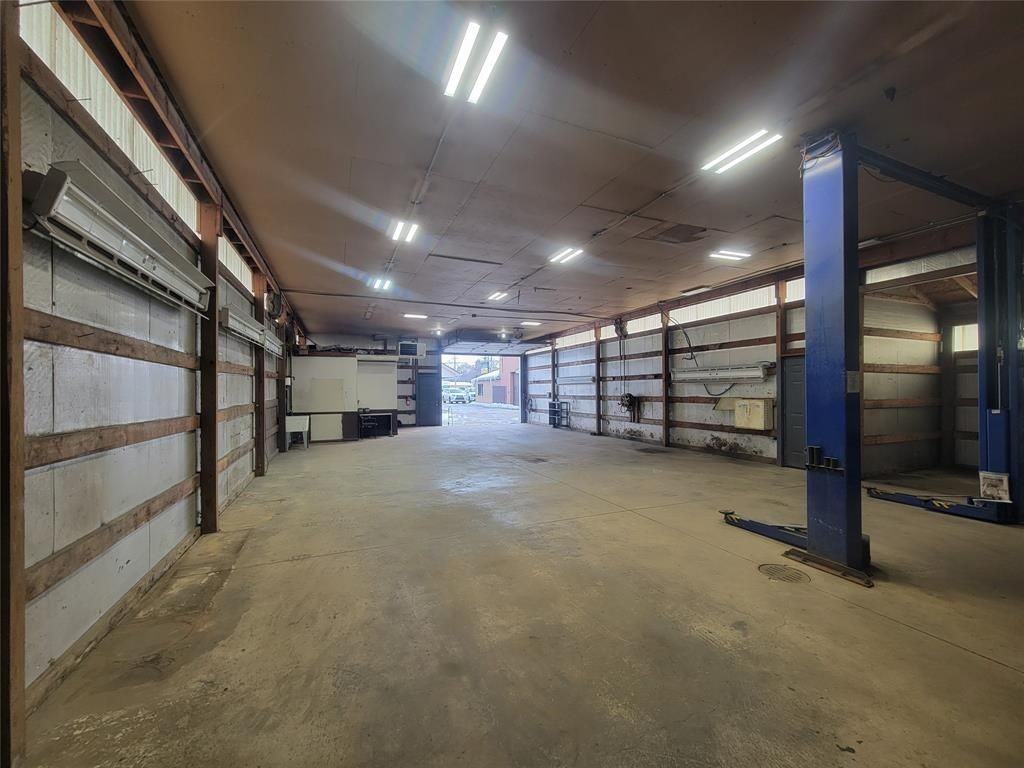 1115 Lowell Ave - Photo 4 of 9