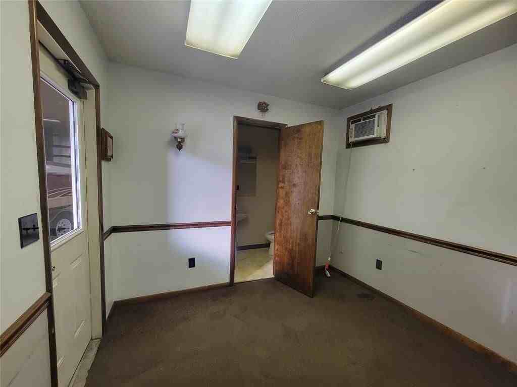 1115 Lowell Ave - Photo 7 of 9