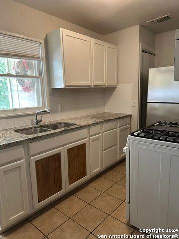 1221 Thorain Blvd - Photo 2 of 7