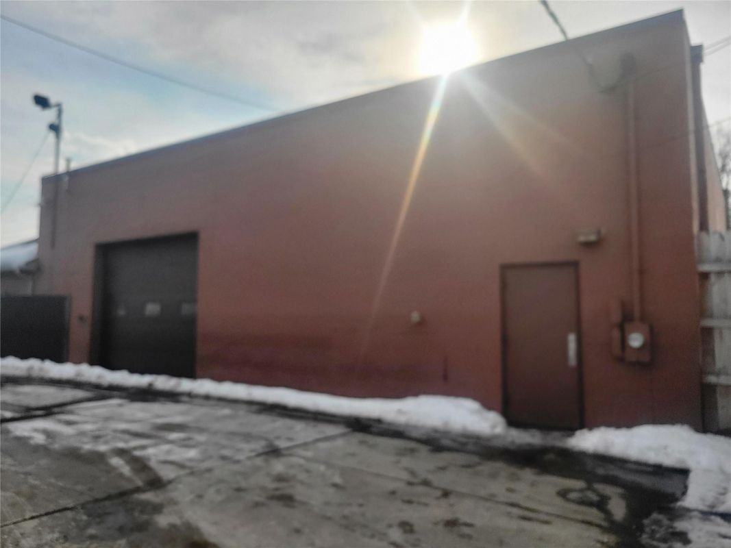 1115 Lowell Avenue Service Station - Photo 2 of 9