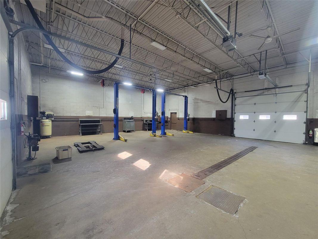 1115 Lowell Avenue Service Station - Photo 3 of 9