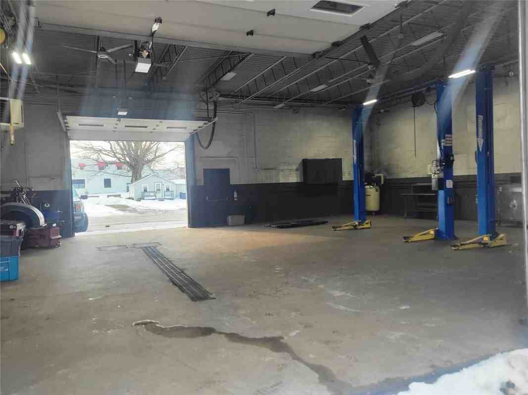 1115 Lowell Avenue Service Station - Photo 4 of 9