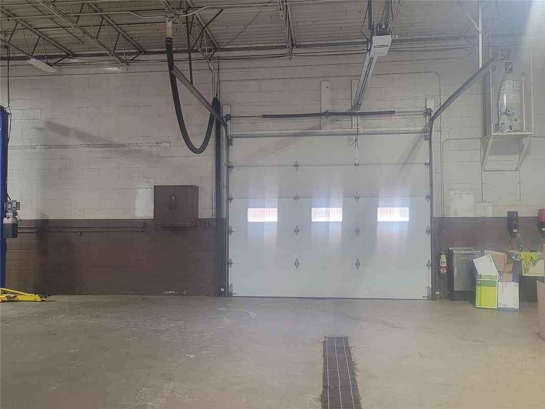 1115 Lowell Avenue Service Station - Photo 5 of 9