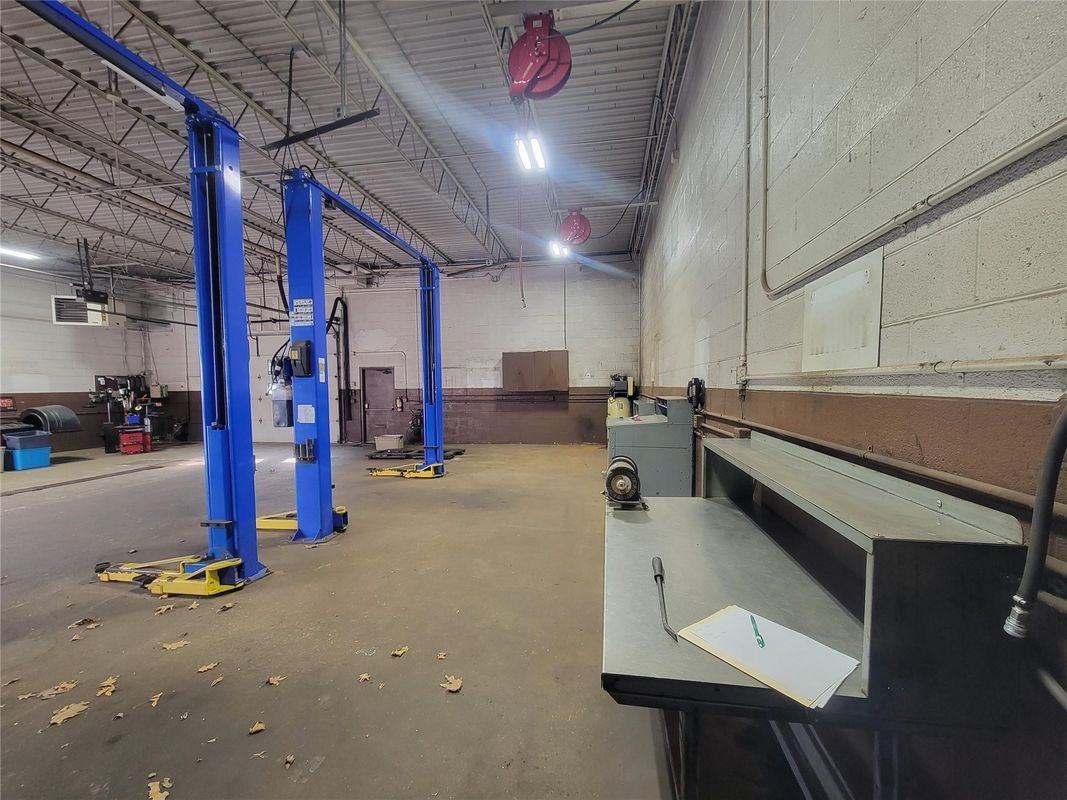 1115 Lowell Avenue Service Station - Photo 6 of 9