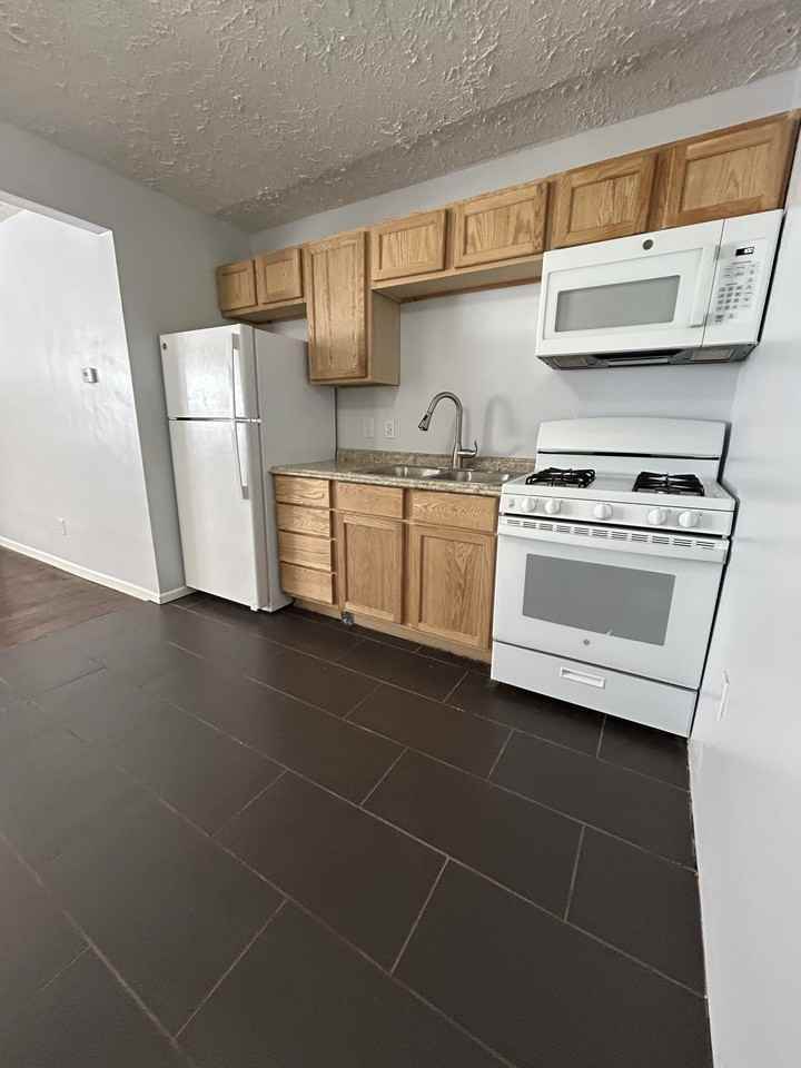 116 Clinton Springs Ave #3 - Photo 3 of 6