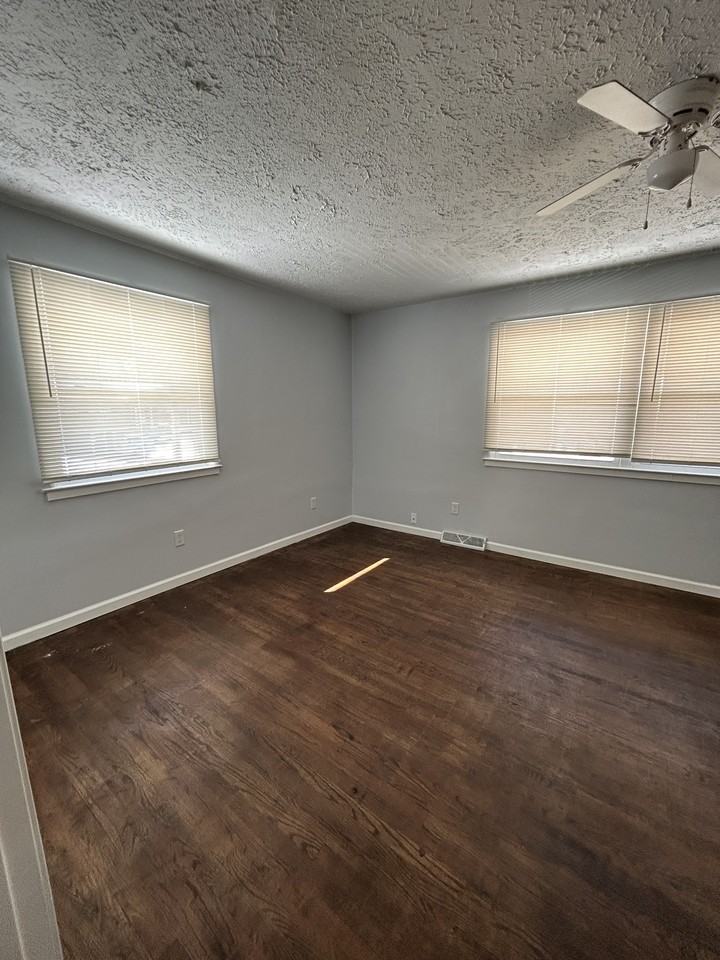 116 Clinton Springs Ave #3 - Photo 4 of 6