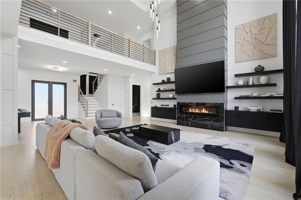 556 Versailles Dr - Photo 6 of 40