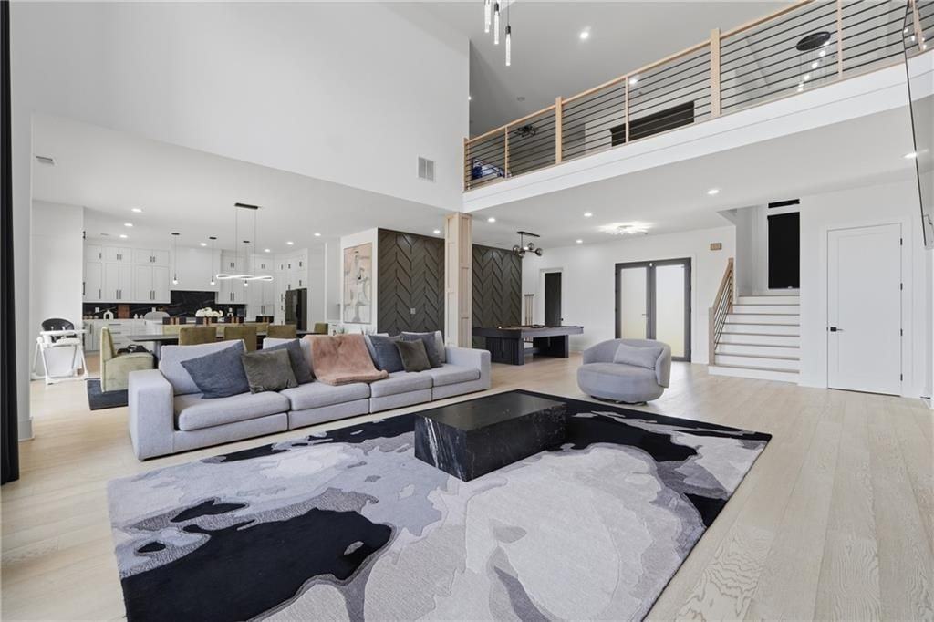 556 Versailles Dr - Photo 7 of 40