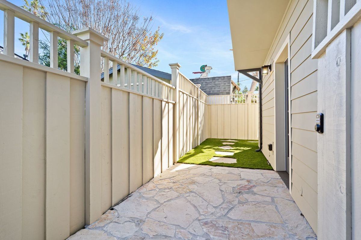 4787 Panorama Dr - Photo 5 of 22