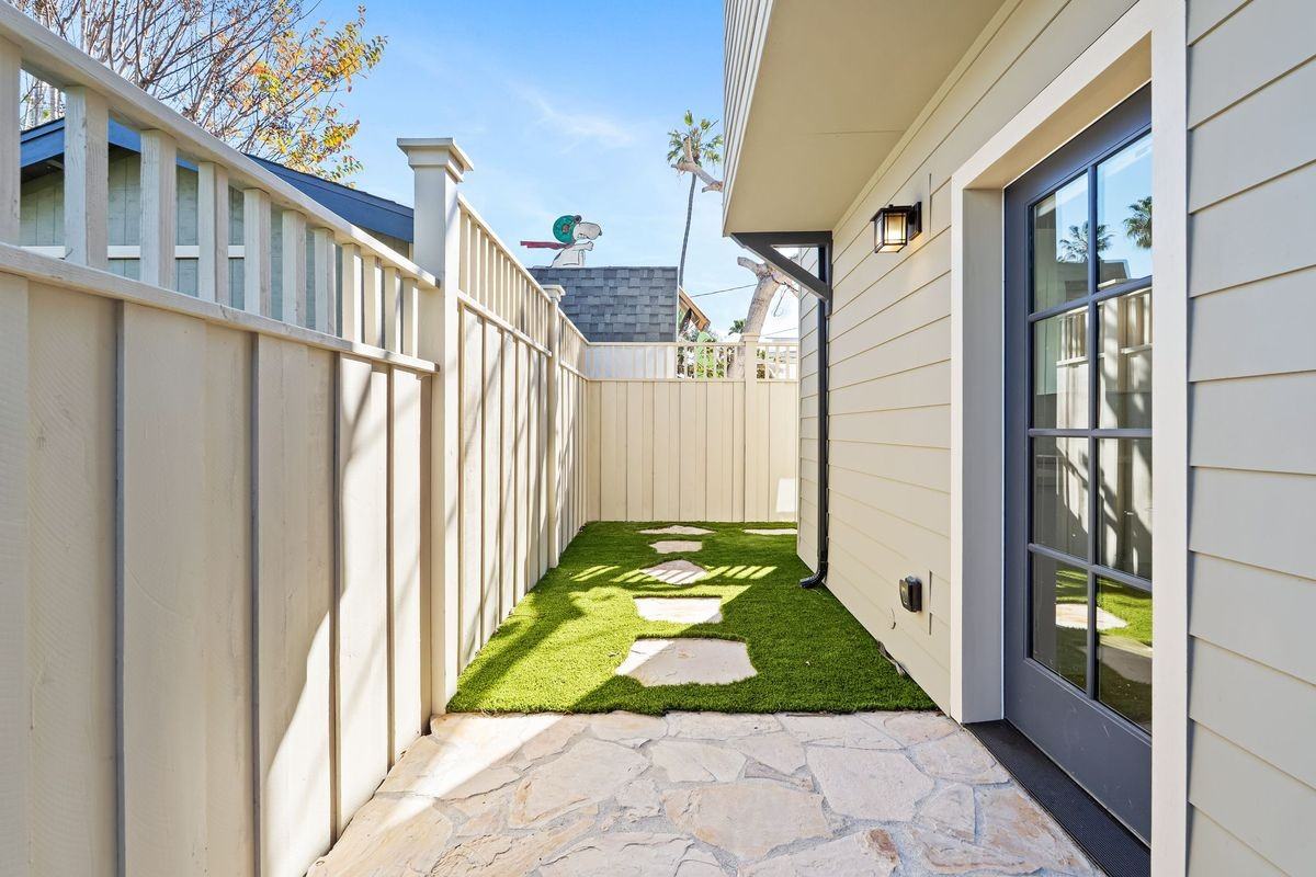 4787 Panorama Dr - Photo 6 of 22