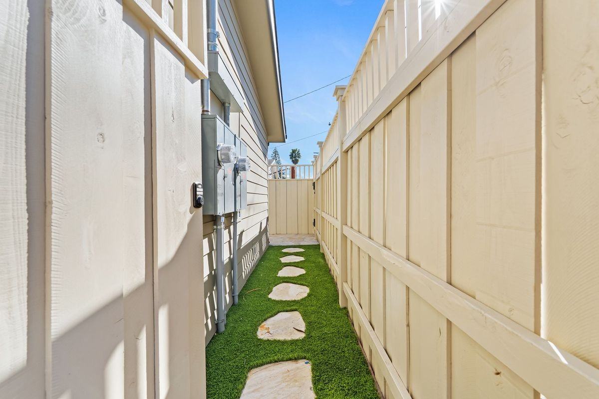 4787 Panorama Dr - Photo 4 of 23