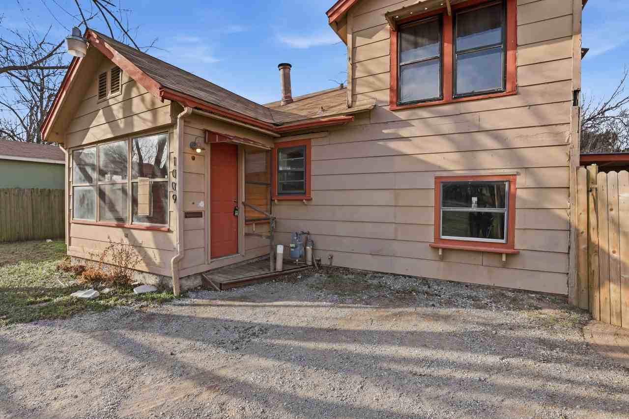 1009 Nw 97th St #1 - Photo 3 of 33