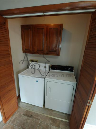 304 E 7th St #1 - Photo 5 of 7