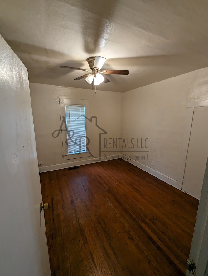 438 E 23rd St #1 - Photo 4 of 12