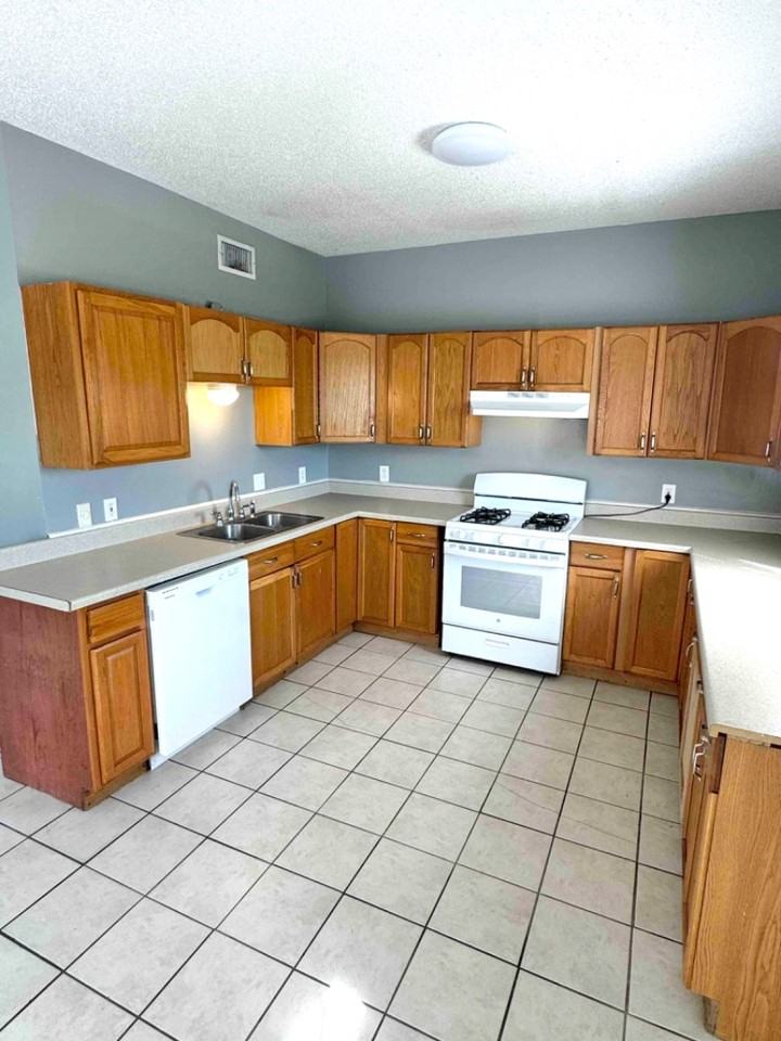 446 W Parish Rd - Photo 3 of 20