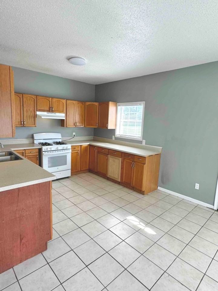 446 W Parish Rd - Photo 5 of 20