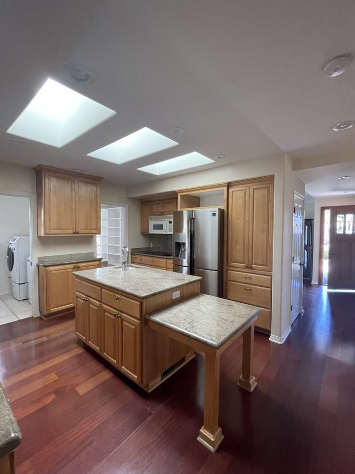 4461 Santa Cruz Ave #1 - Photo 5 of 9