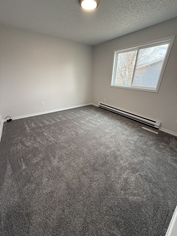6233 43rd St Sw #1 - Photo 5 of 23